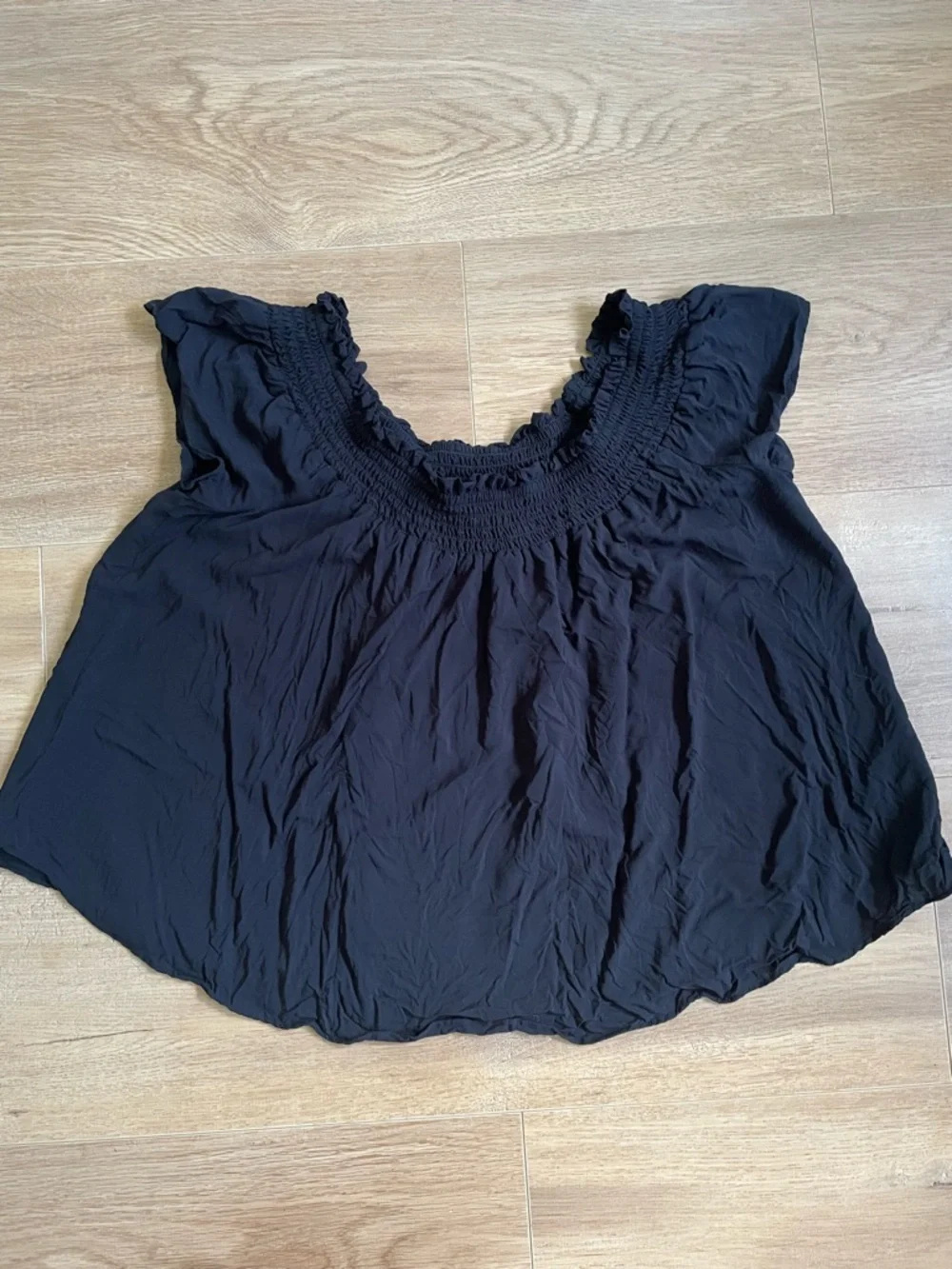 Talula Black Crinkle Off Shoulder Top Smocked Stretch Size S - Picture 4 of 8